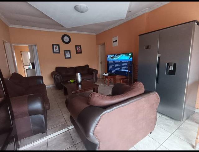 3 BEDROOM HOUSE FOR SALE IN EMANGWENI